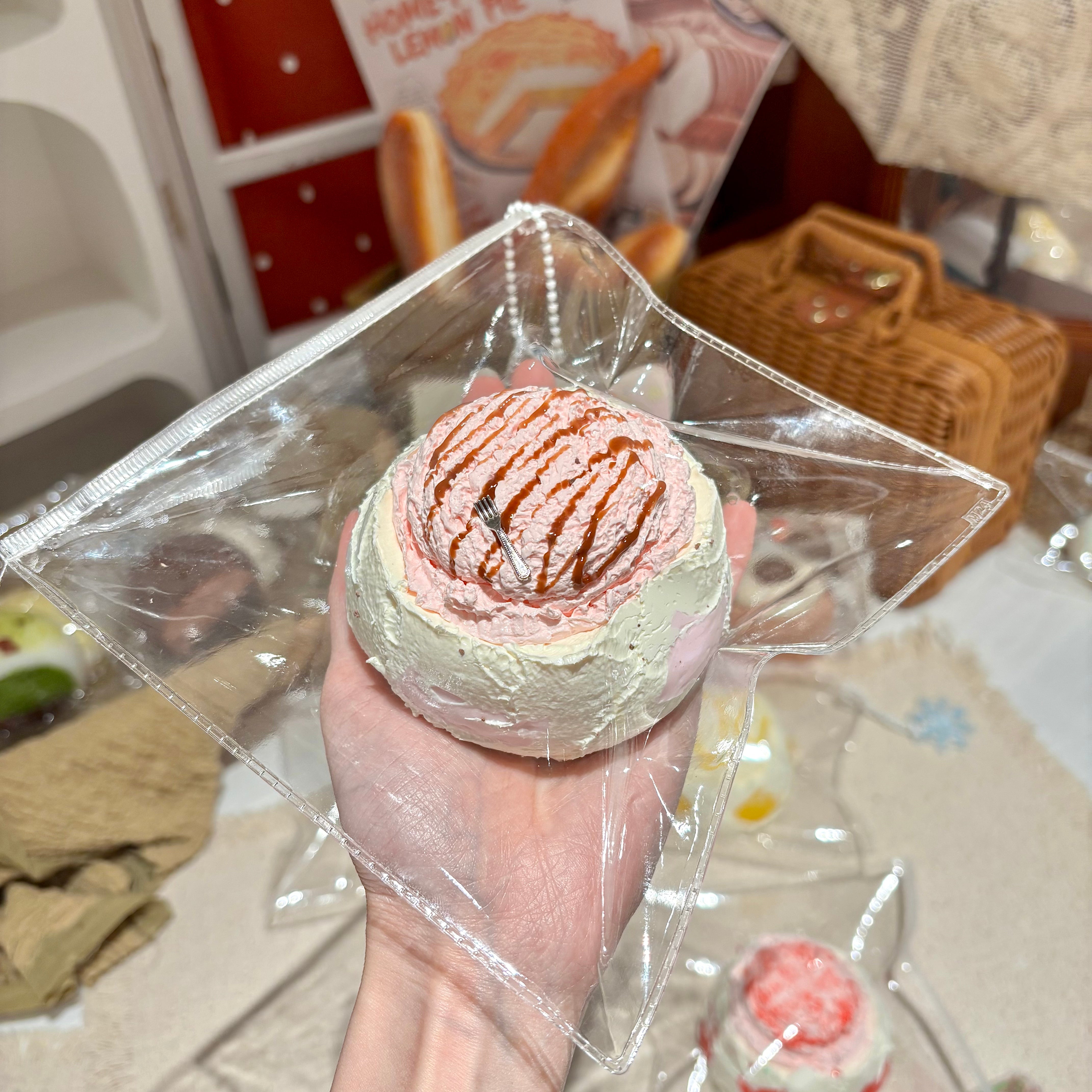 草莓巧克力冰淇淋碗