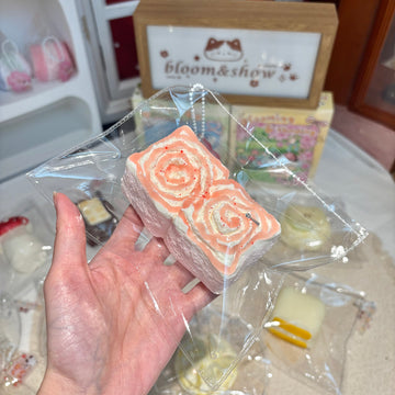 草莓掰开吐司