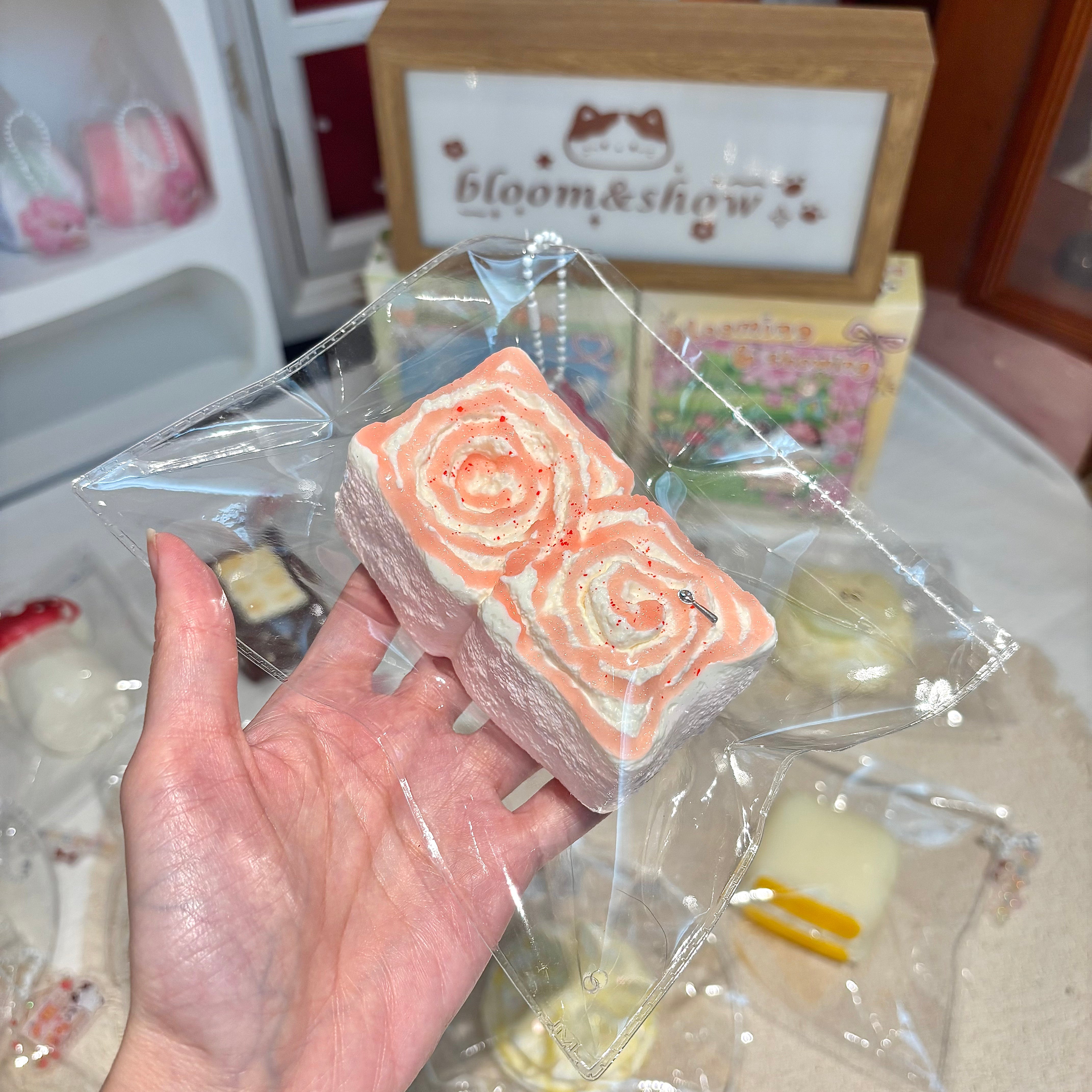 草莓掰开吐司